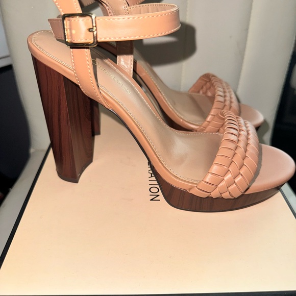 BCBG Oberla Camel heels with Ankle Strap and Chunky Heel size 7.5 worn 1x - Picture 2 of 9